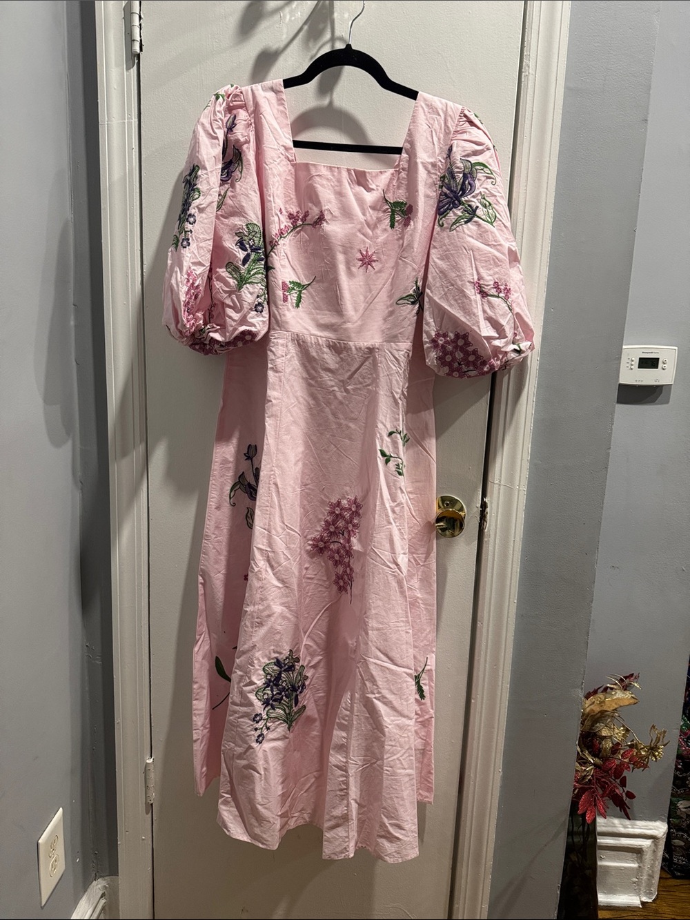 Pink Floral Midi Dress with Puff Sleeves